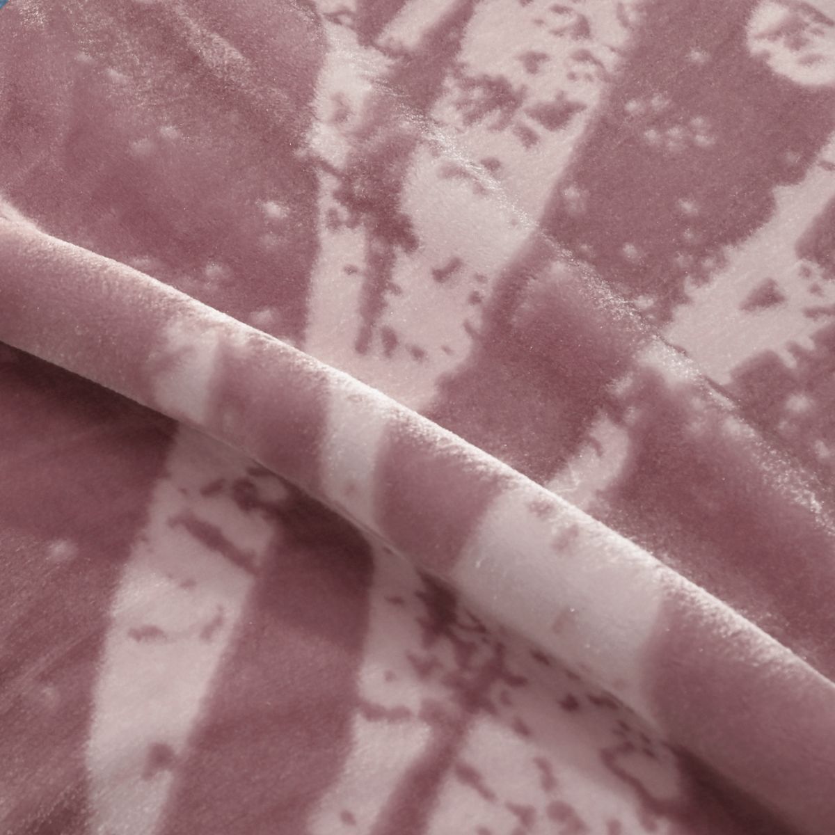 بطانية كروم غائمة