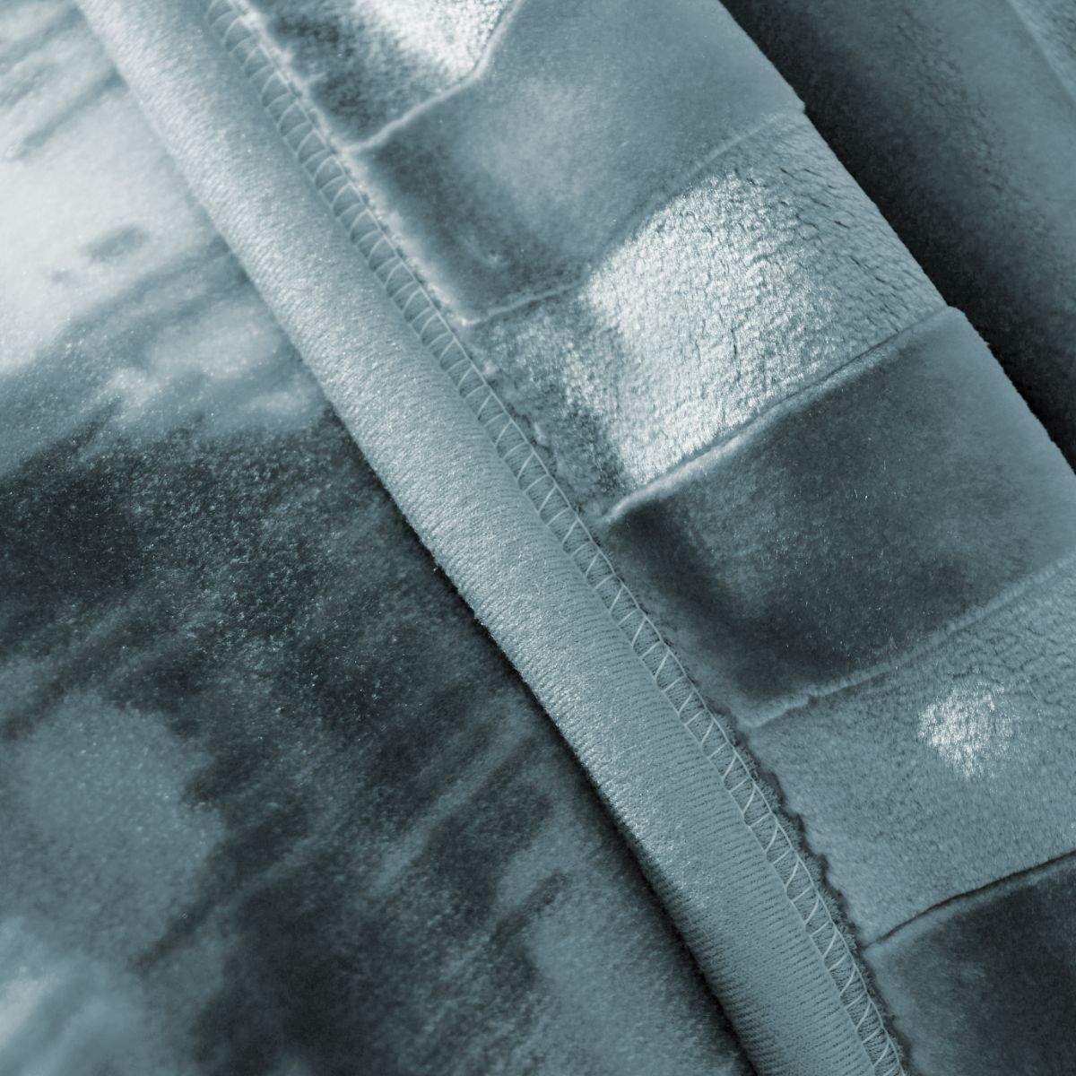 ليون - بطانية غائمة