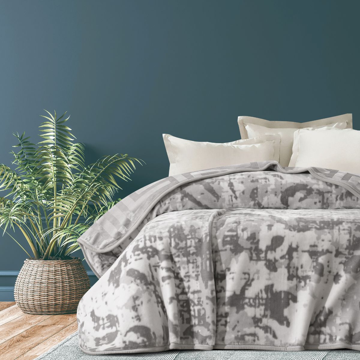 بطانية غائمة عتيقة