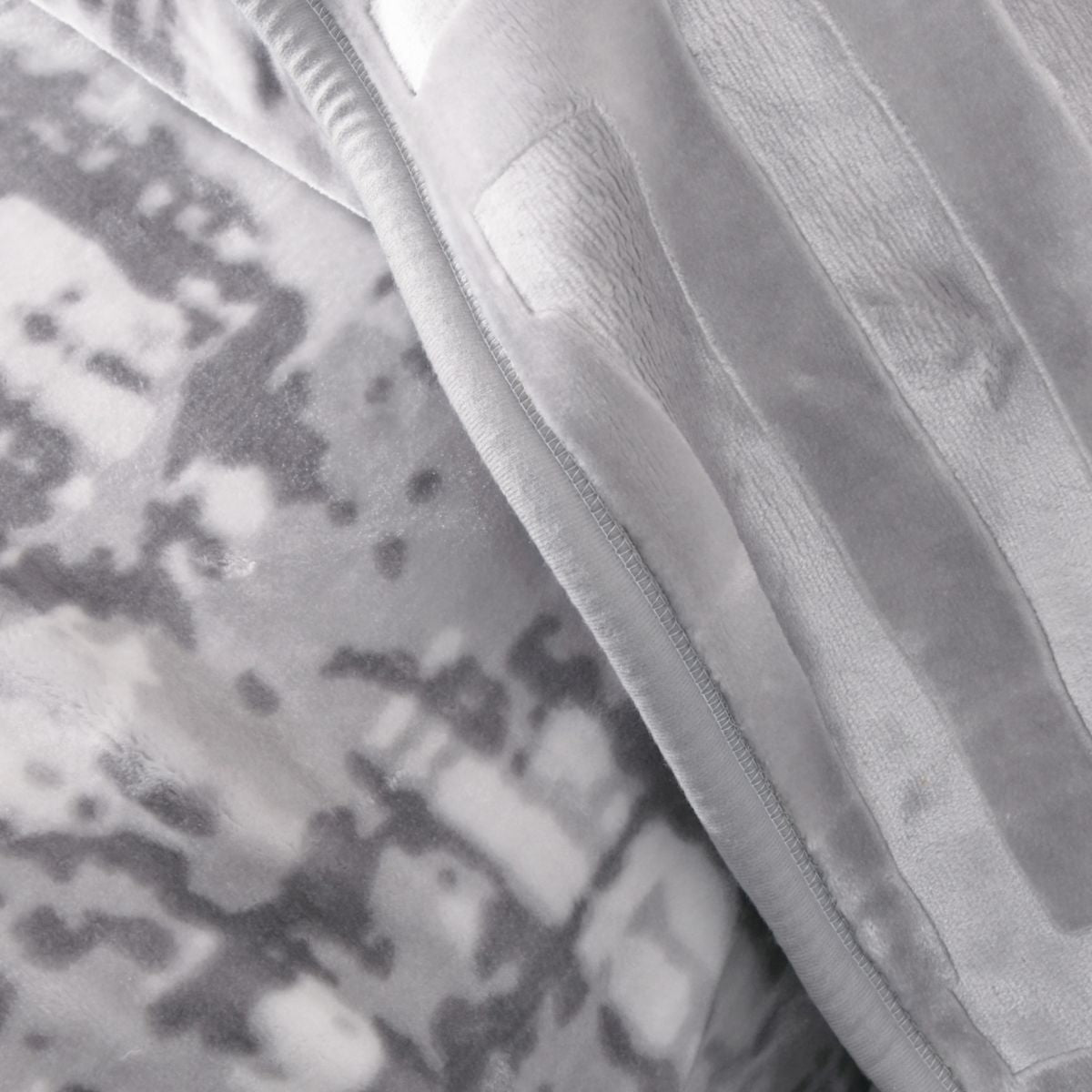 بطانية غائمة عتيقة