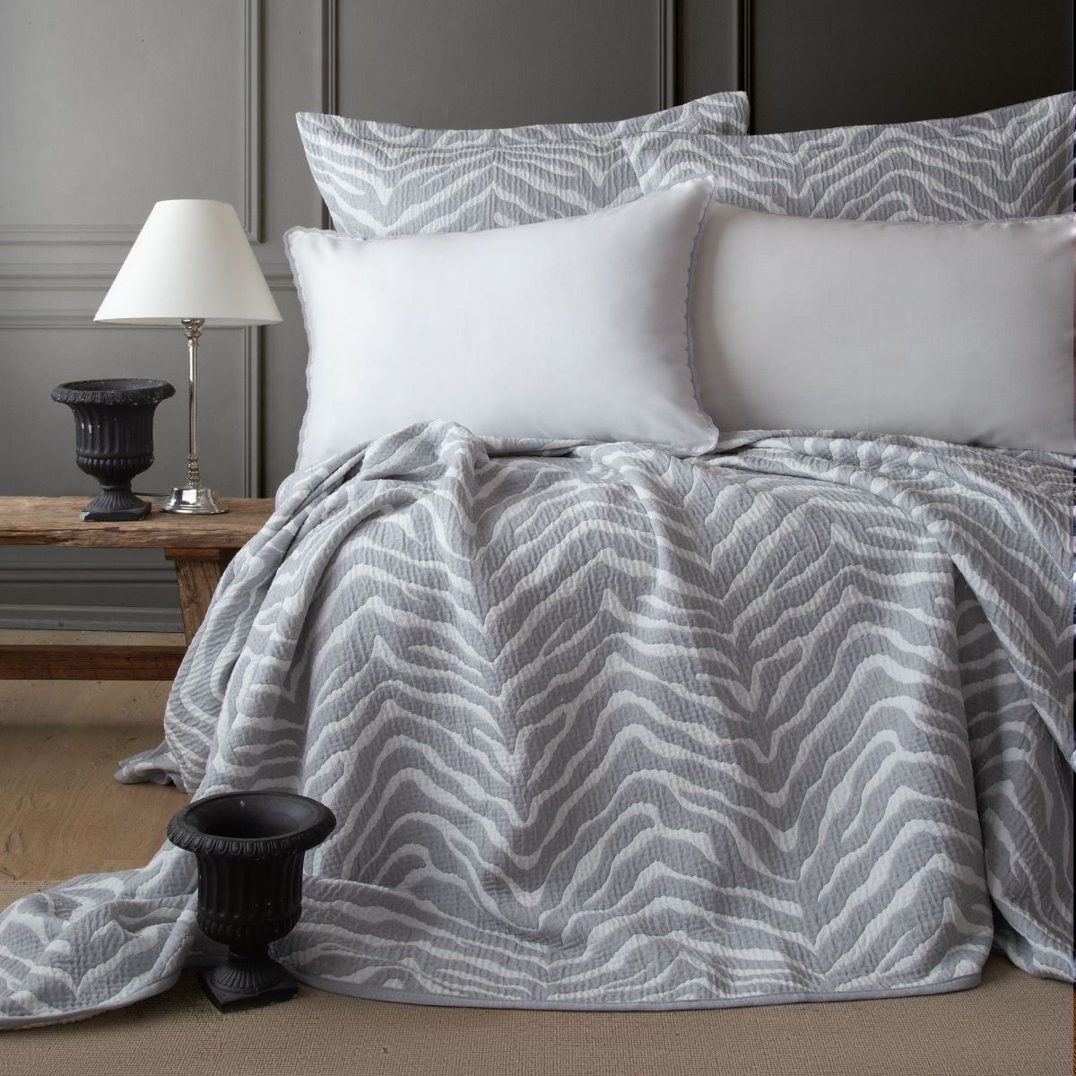Timeless Bedspread Set